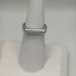 Brand New!! Size 7 Stainless Steel domed bar ring